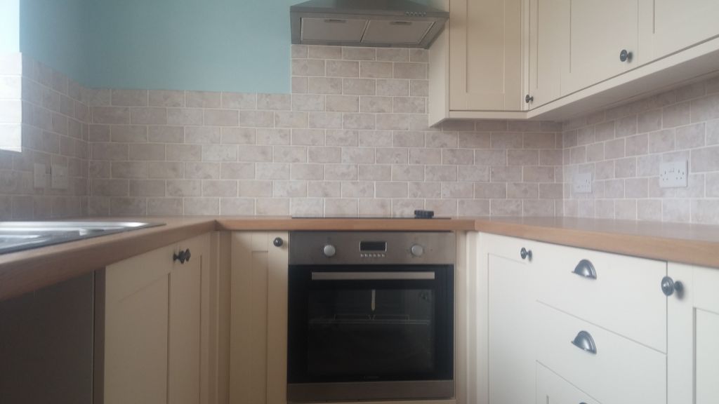 Property photo 3 of 10 Kitchen