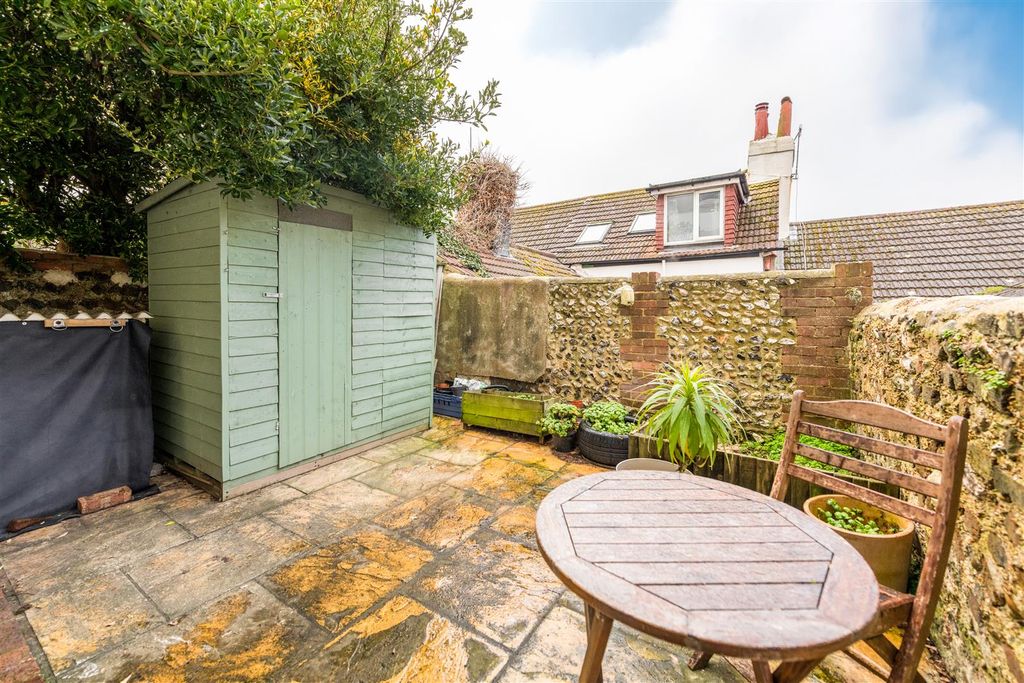 Property photo 3 of 21 30 Buckingham Street-13.Jpg