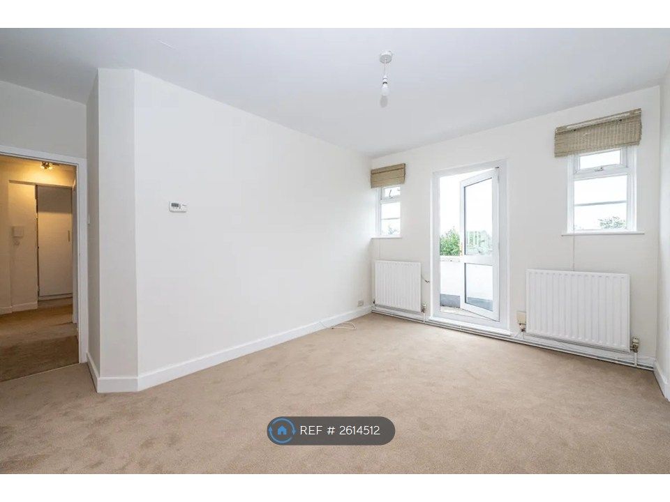 Property photo 1 of 12 Living Room (2)