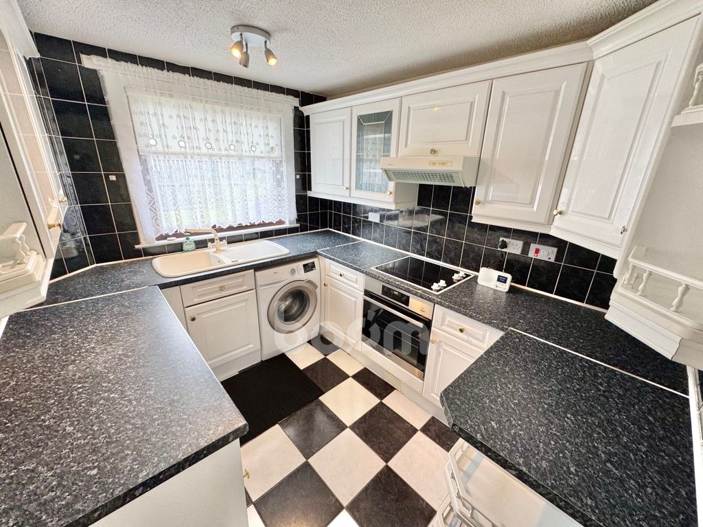 Property photo 3 of 27 Knock Way, Paisley Kitchen