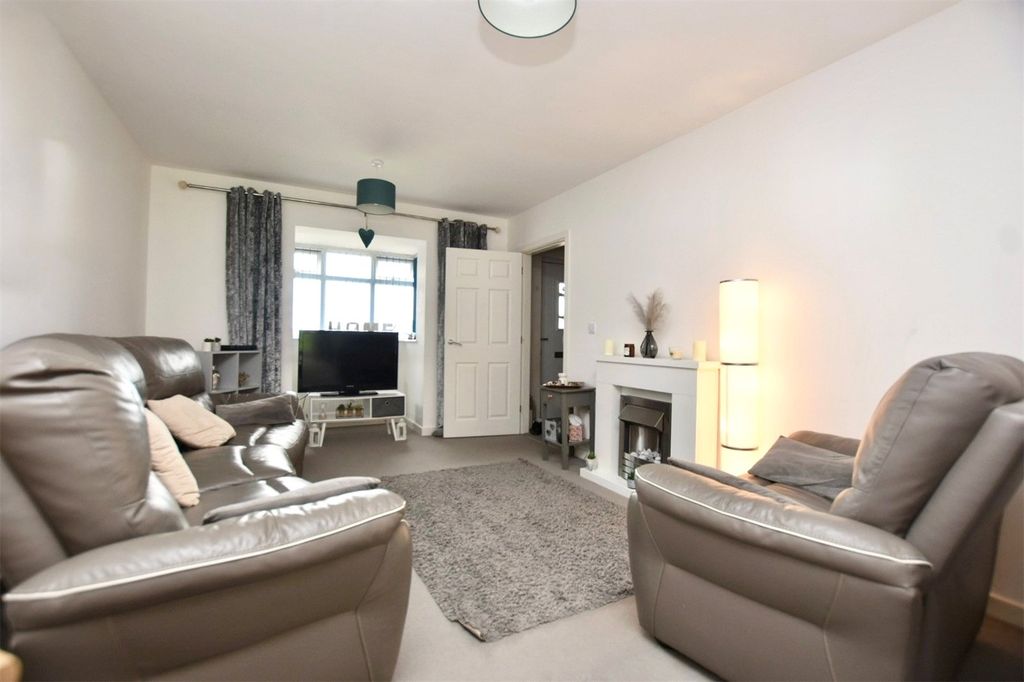 Property photo 2 of 10 Living Room