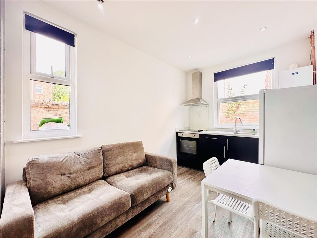 Property photo 1 of 7 Lounge Kitchen Diner