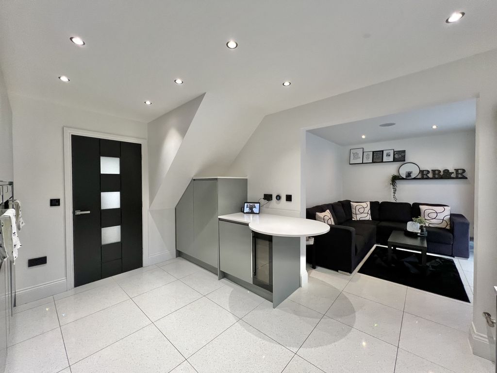 Property photo 2 of 30