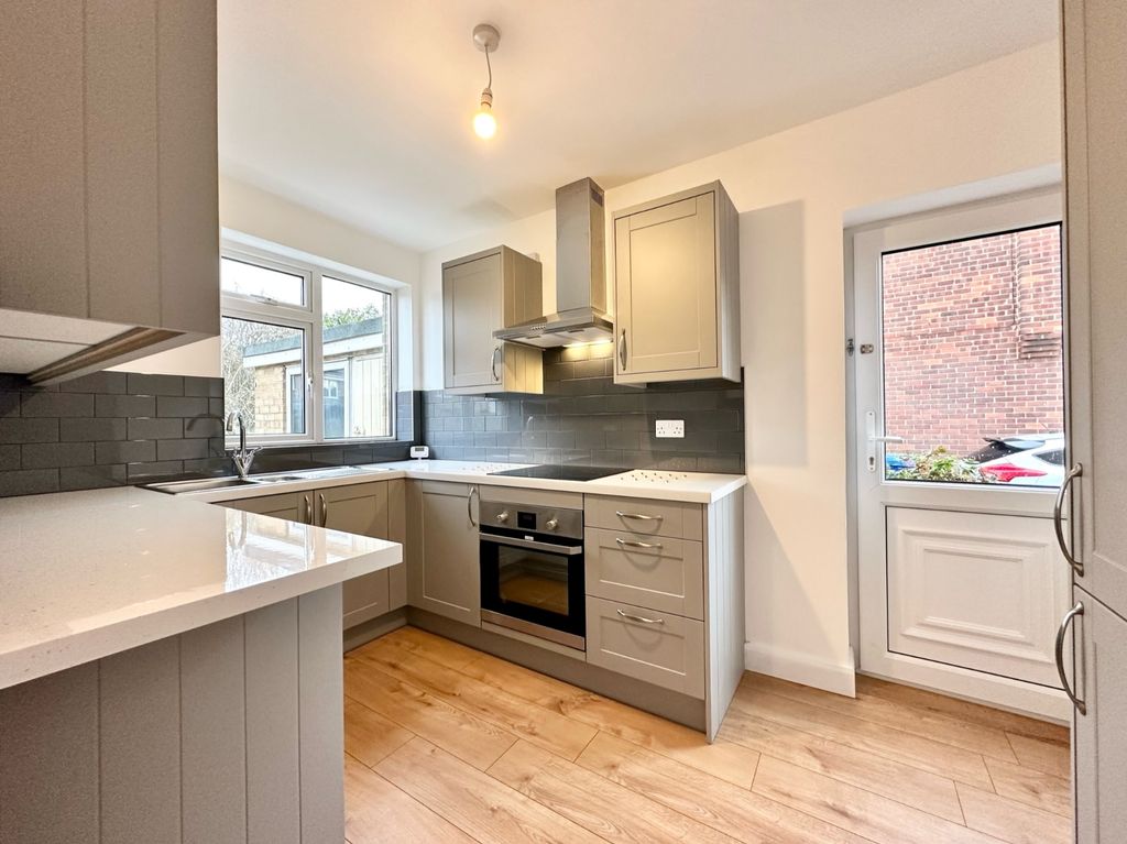 Property photo 2 of 9 Kitchen