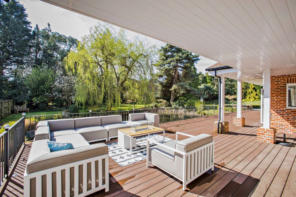 Property photo 3 of 20 Decking Area