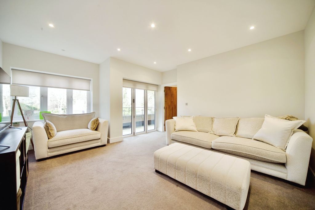 Property photo 2 of 17 Photography