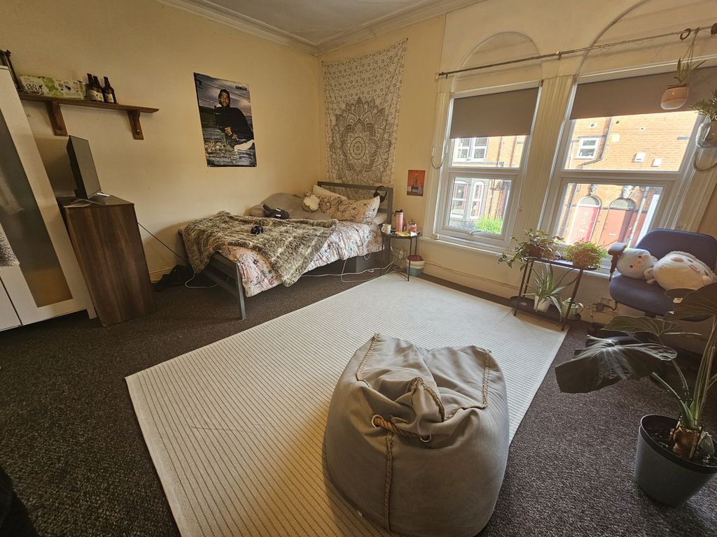 Property photo 3 of 12 Bright And Spacious Bedroom Featuring A Comfortabl...