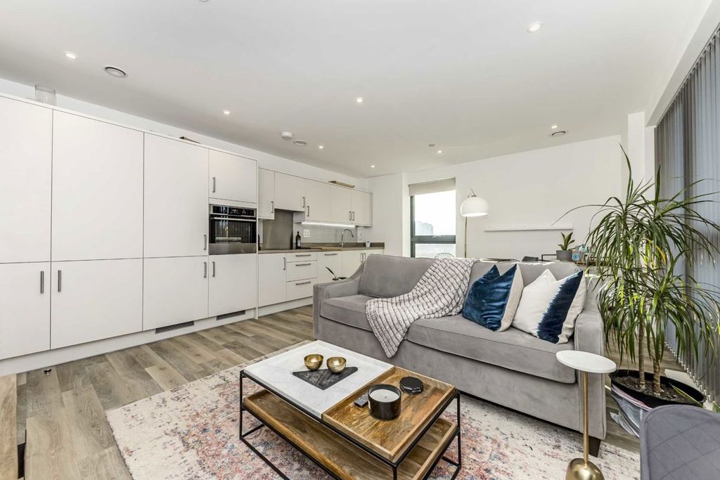 Property photo 3 of 6