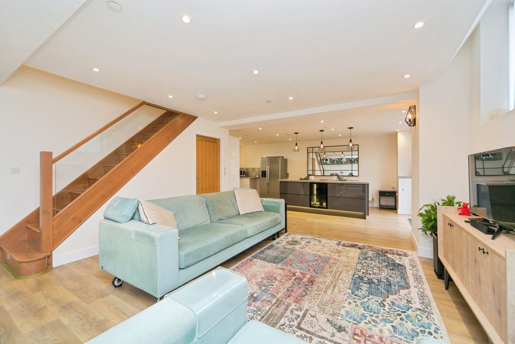 Property photo 1 of 20 Pbox-Img.Jpg