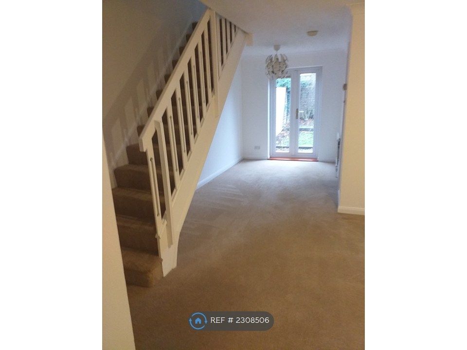 Property photo 3 of 6 Living Room