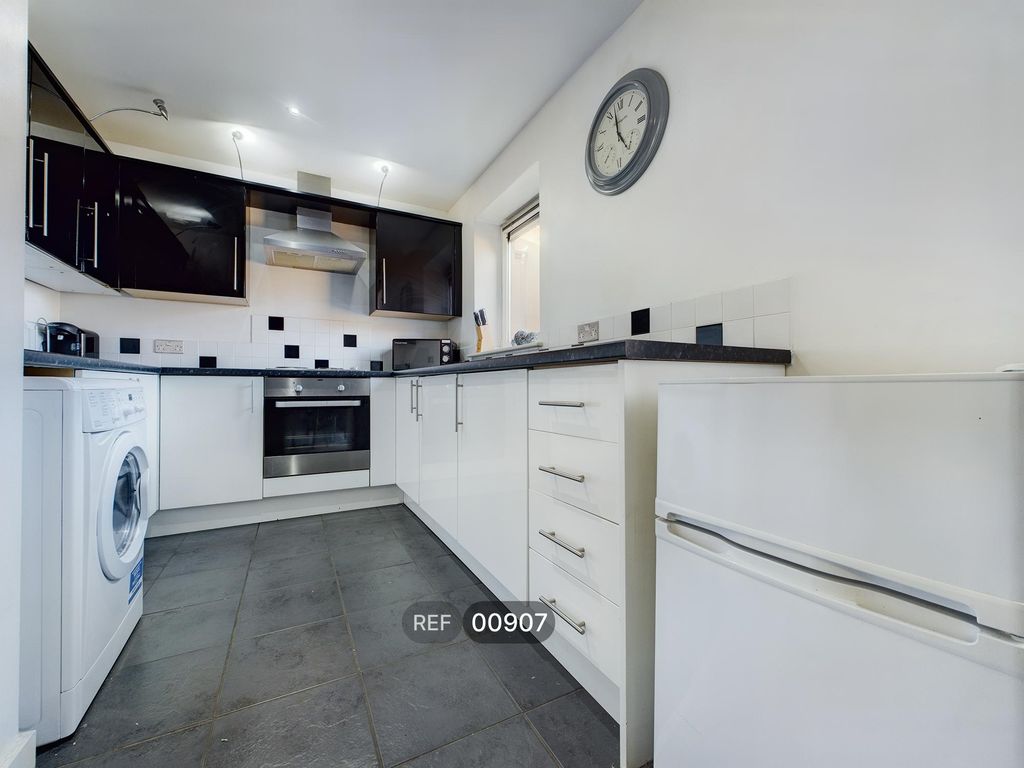 Property photo 1 of 16 Kitchen / Living Area