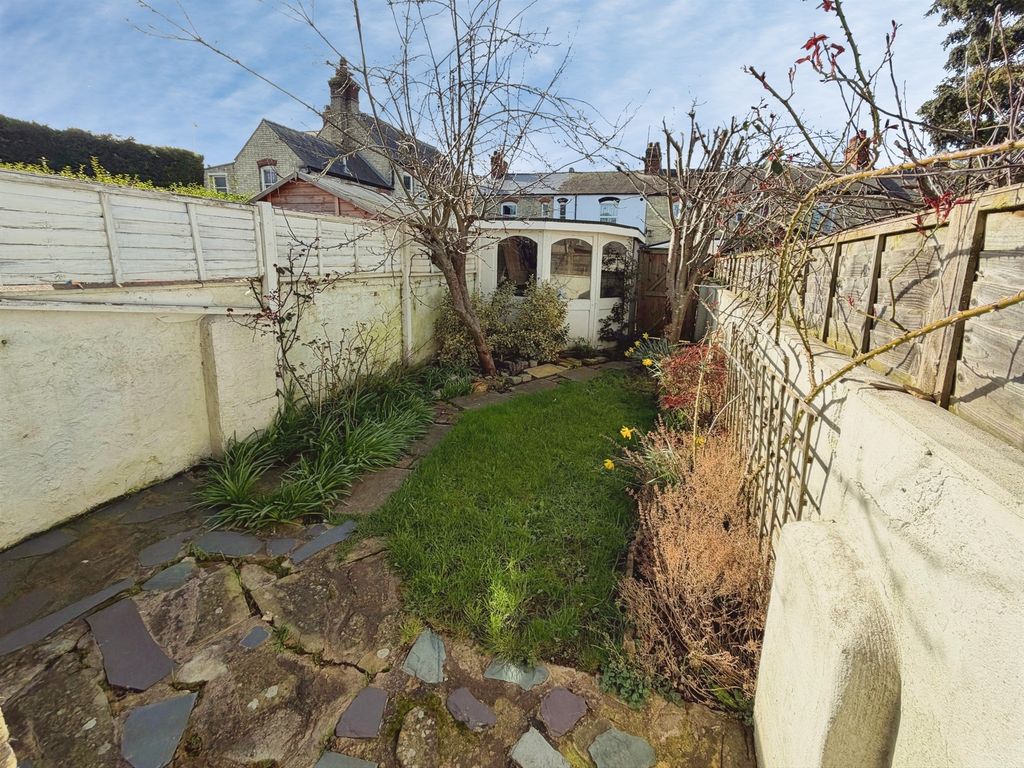 Property photo 2 of 10 Outside