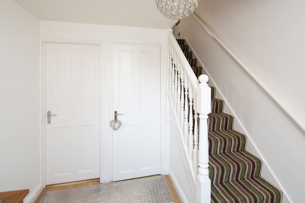 Property photo 3 of 22 Entrance Hall