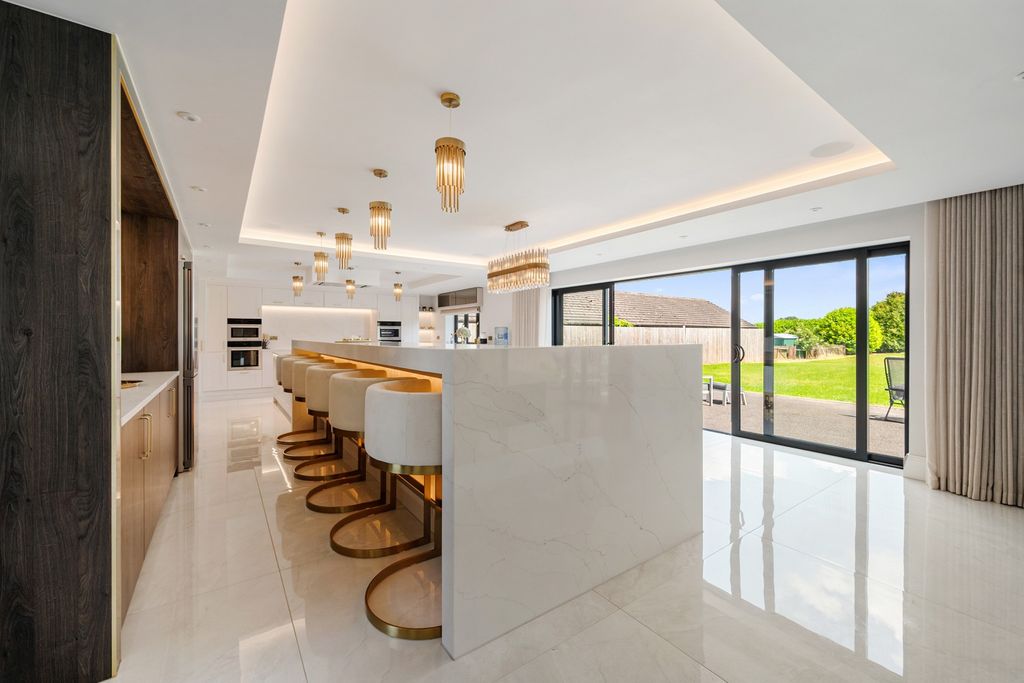 Property photo 3 of 33 3611988