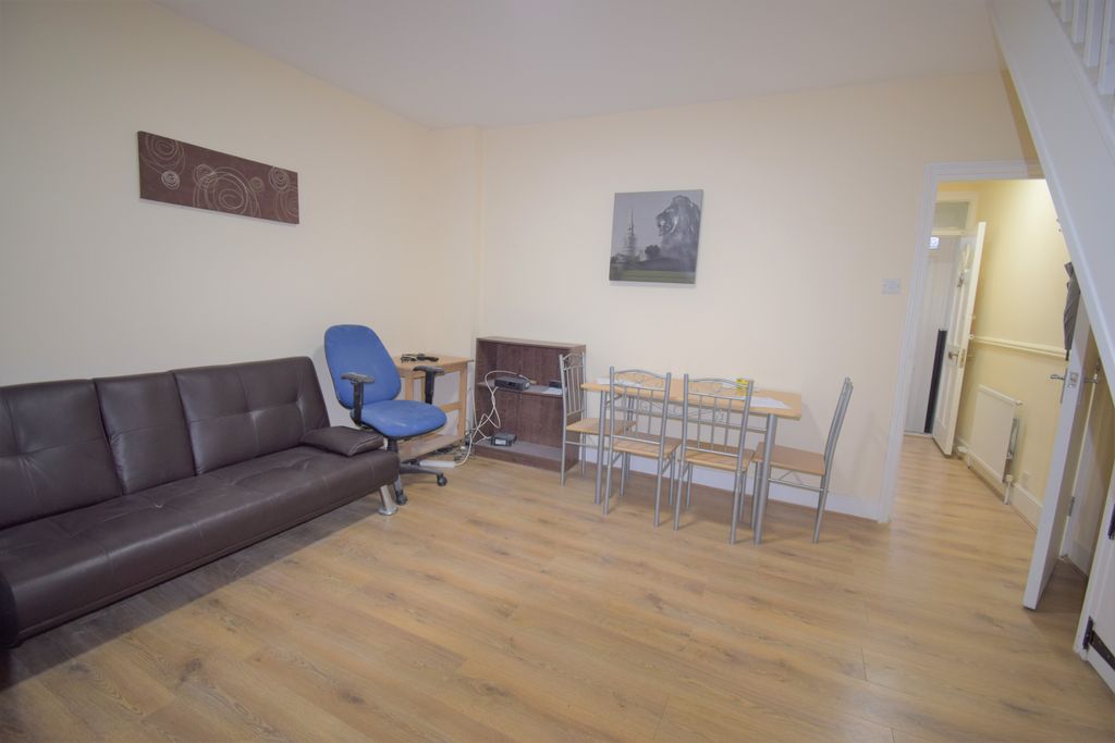 Property photo 3 of 9 Gallery