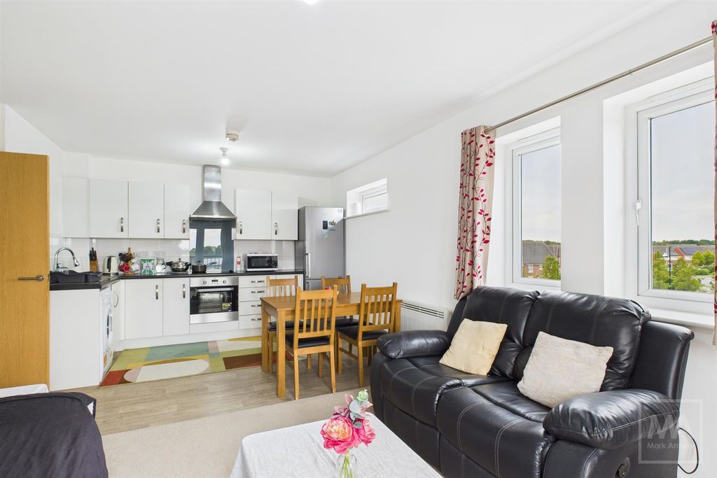 Property photo 3 of 15 Kitchen/Living