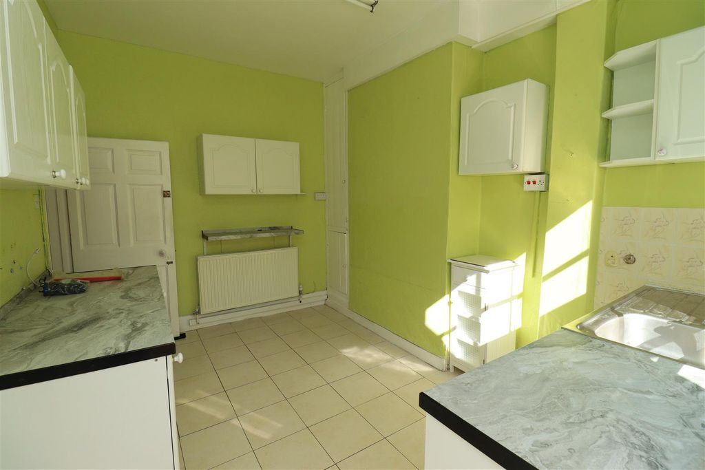 Property photo 2 of 12 Kitchen