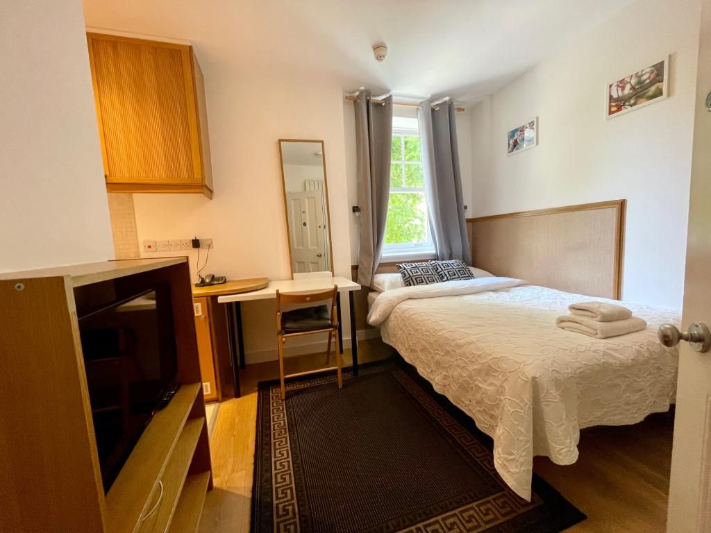 Property photo 1 of 6 Studio To Rent