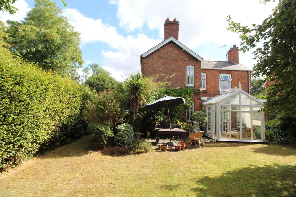 Property photo 2 of 25