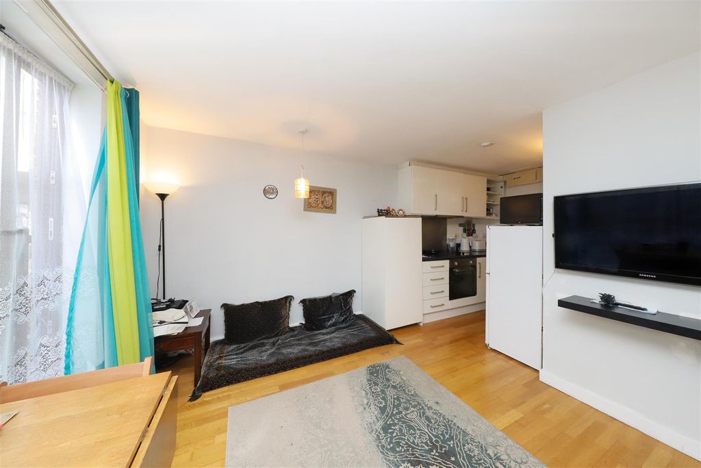 Property photo 3 of 8 Living Area