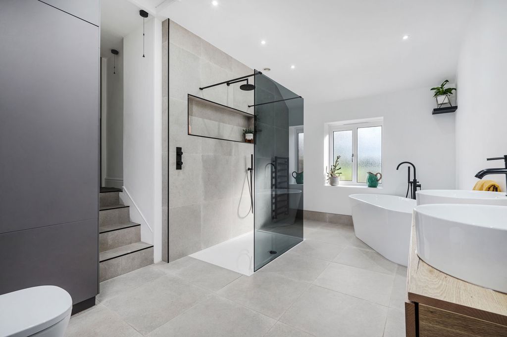 Property photo 3 of 59