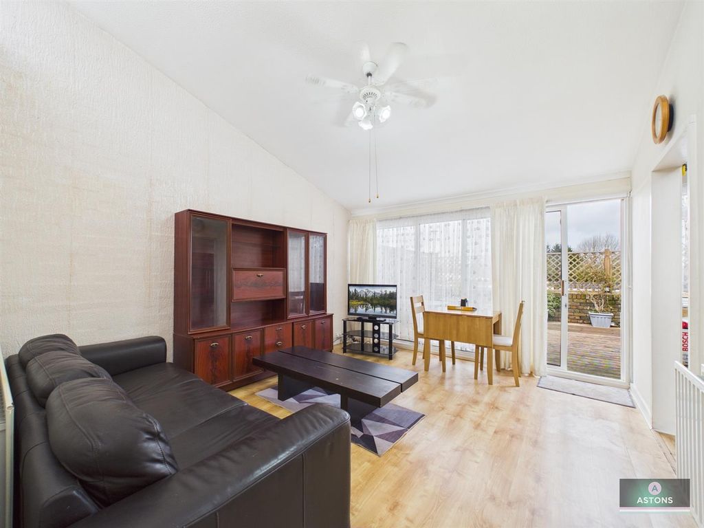 Property photo 2 of 11 Cam02067G0-Pr0206-Still003.Jpg