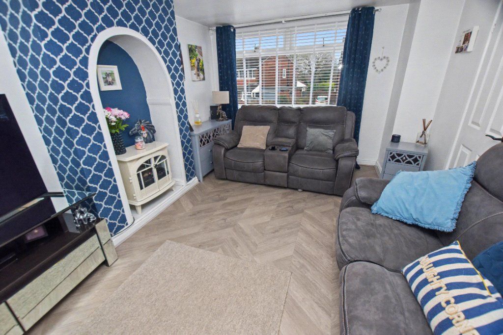 Property photo 2 of 19 Lounge