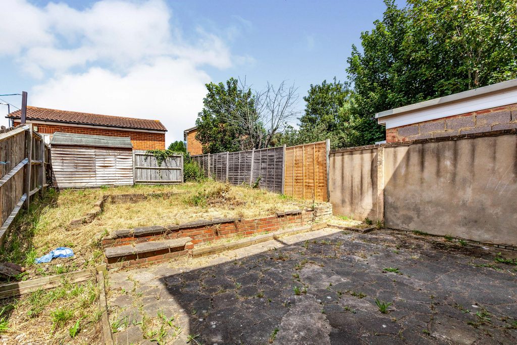 Property photo 2 of 12 9