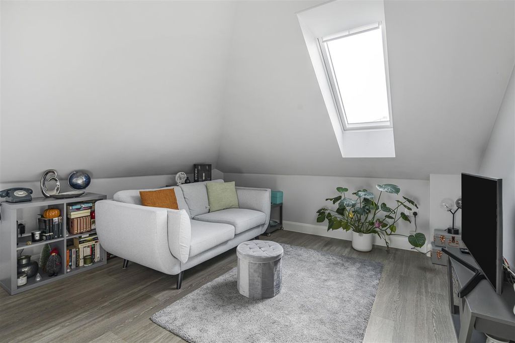 Property photo 2 of 16 Sitting Room