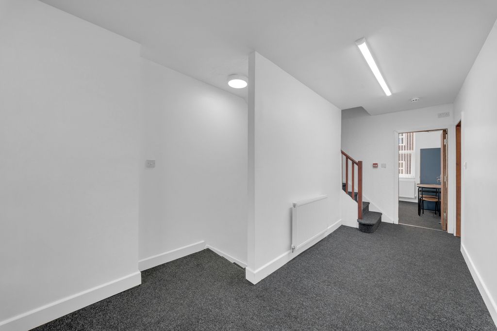 Property photo 2 of 28