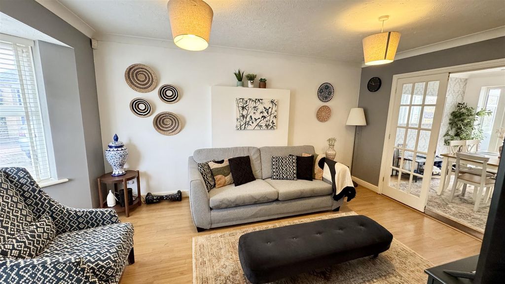 Property photo 2 of 12 Living Room