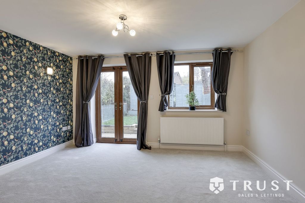 Property photo 2 of 25