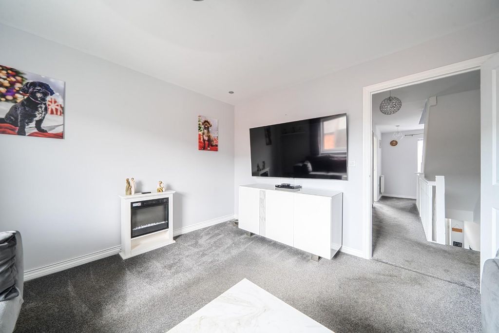 Property photo 3 of 18 1497463 (9).Jpg