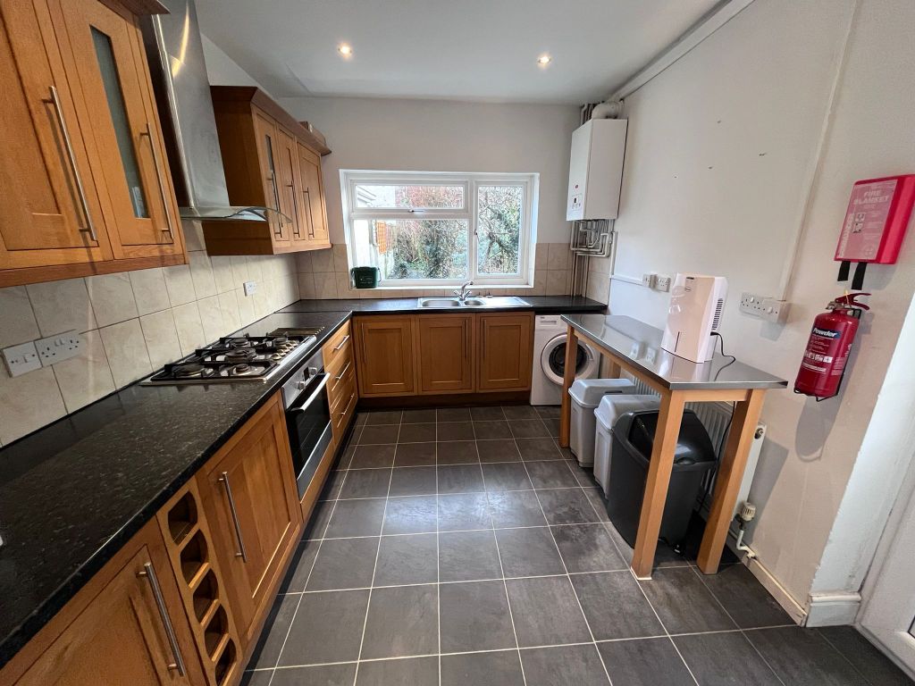 Property photo 2 of 12 Kitchen