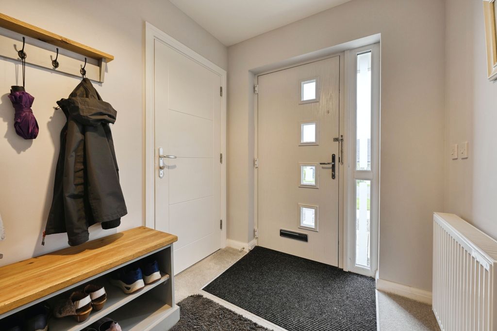Property photo 3 of 26 Entrance Hall
