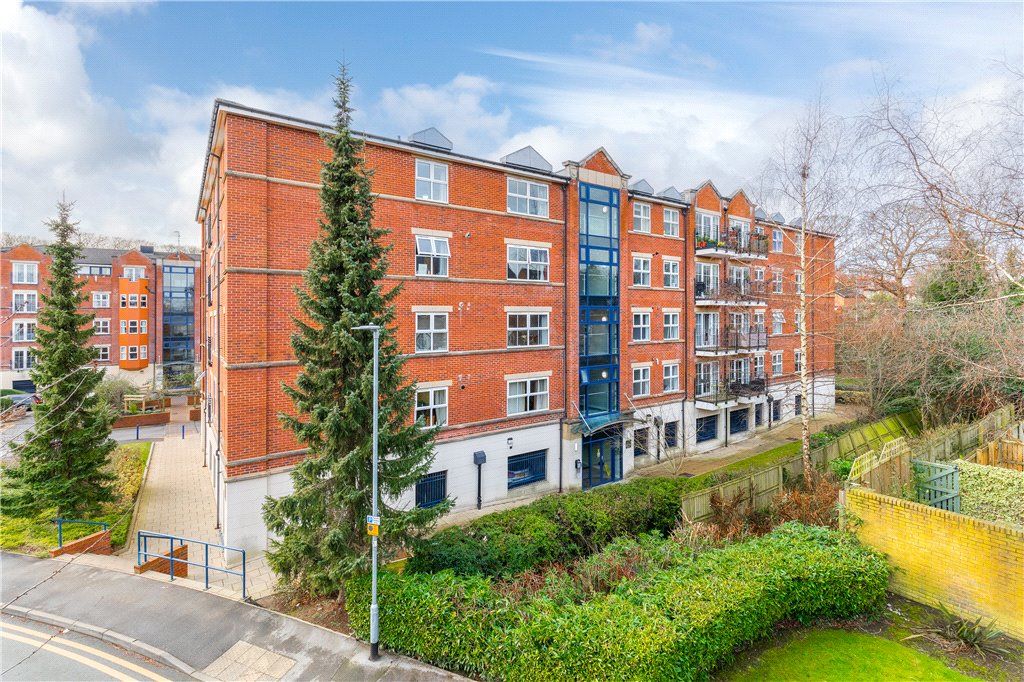 Property photo 1 of 17 Carisbrooke Road