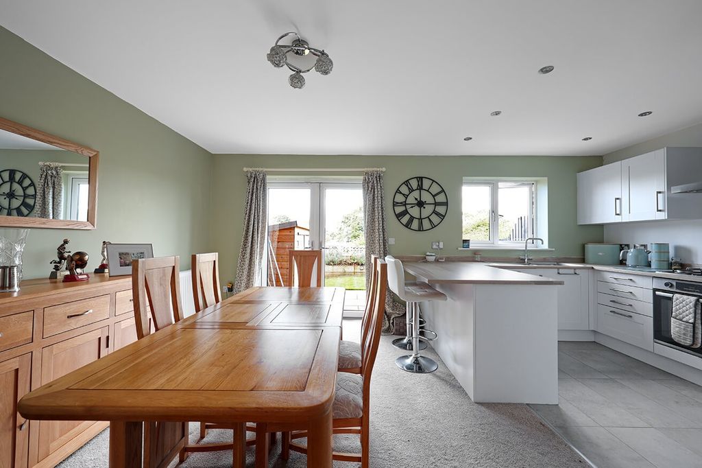 Property photo 3 of 25 4490357