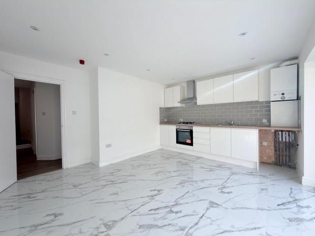 Property photo 2 of 13 027A5c28-3781-4A9F-8c56-d5026843452B