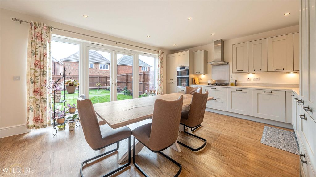 Property photo 3 of 37 Picture No. 12