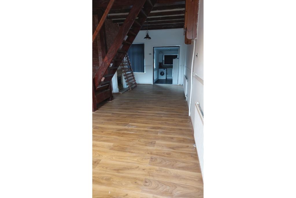 Property photo 3 of 10 Living Room