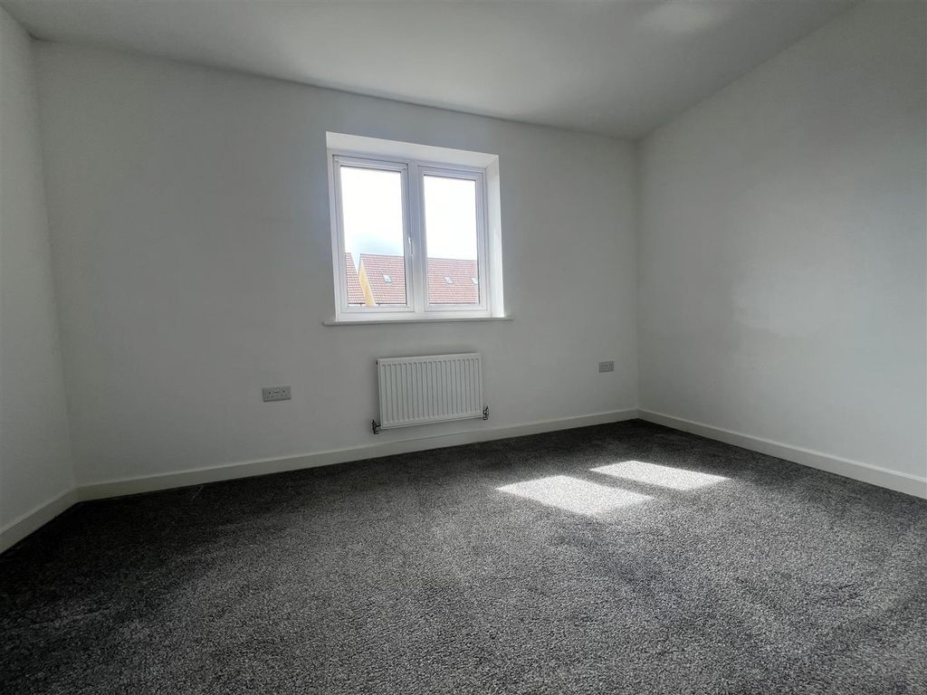 Property photo 2 of 9 Bedroom 1.Jpg