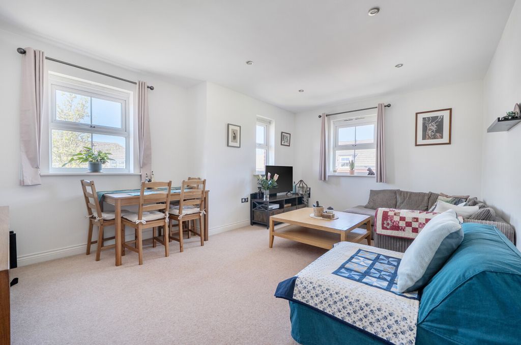 Property photo 2 of 17 1438051-15-69d4F4...