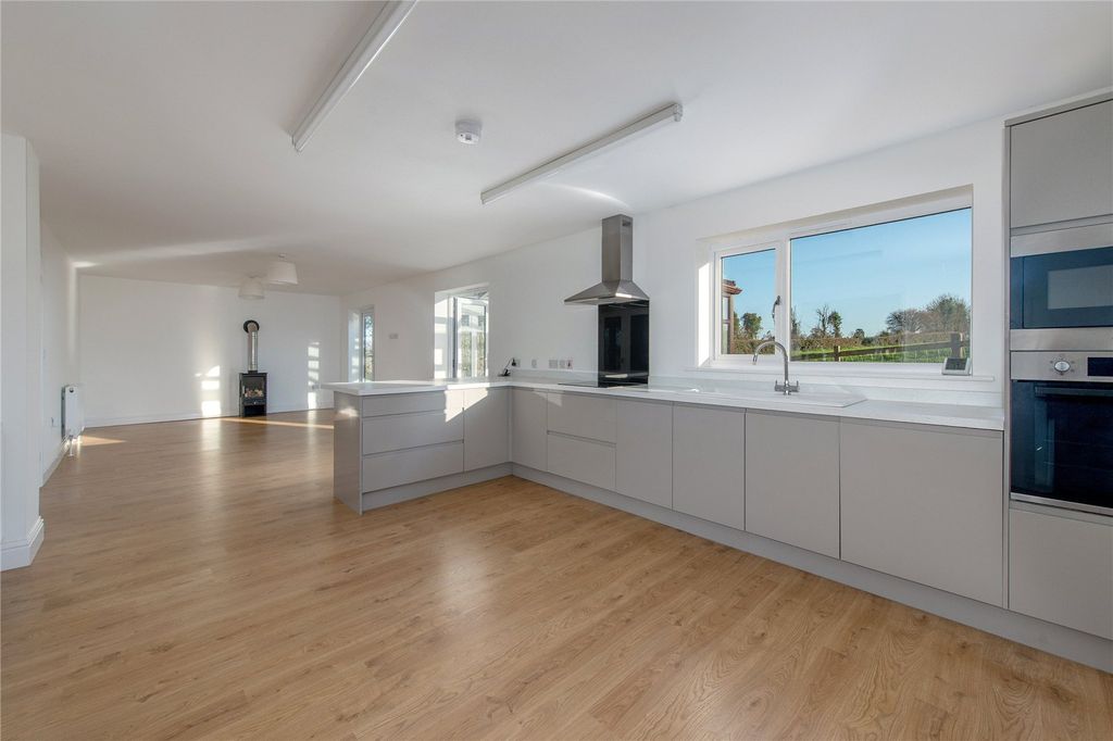 Property photo 2 of 20 Kitchen/Dining