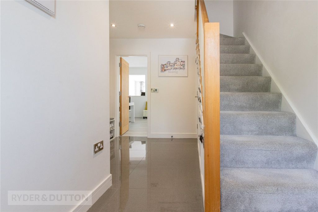 Property photo 2 of 19 Entrance Hall