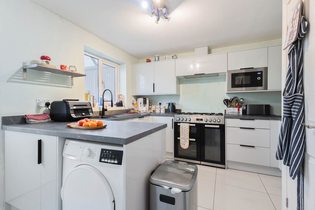 Property photo 2 of 18 Kitchen