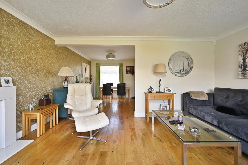 Property photo 3 of 21 4-Gainsborough-Road-Tn402Ul (1).Jpg