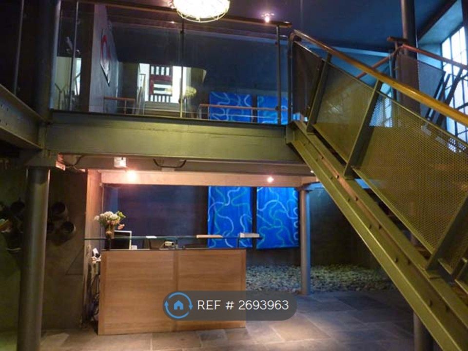 Property photo 2 of 11 Lobby