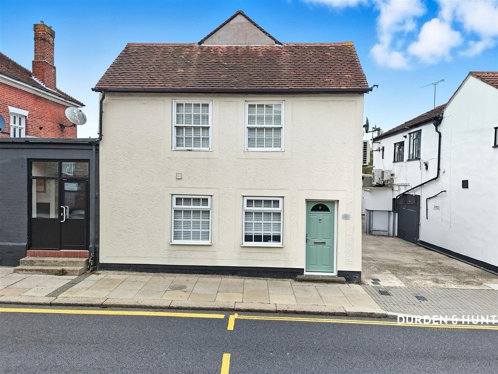 Property photo 1 of 9 High Street