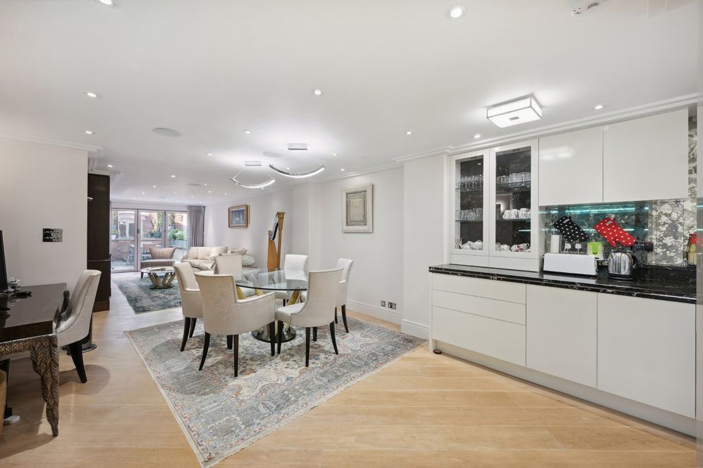 Property photo 2 of 13 Kitchen / Dining