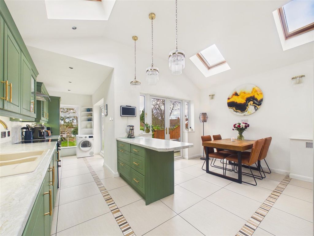 Property photo 2 of 17 Cam05451G0-Pr0102-Still012.Jpg